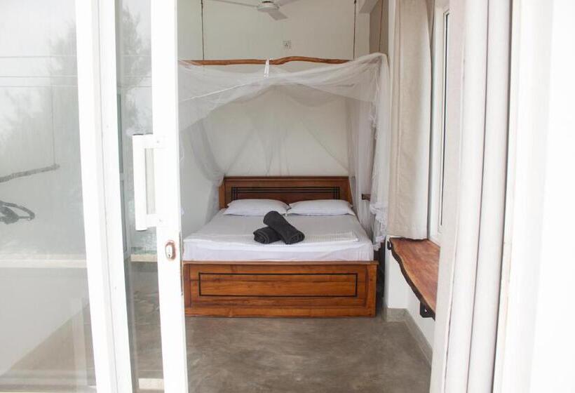 חדר דלוקס עם מרפסת נוף לים, The Stables Hotel Midigama