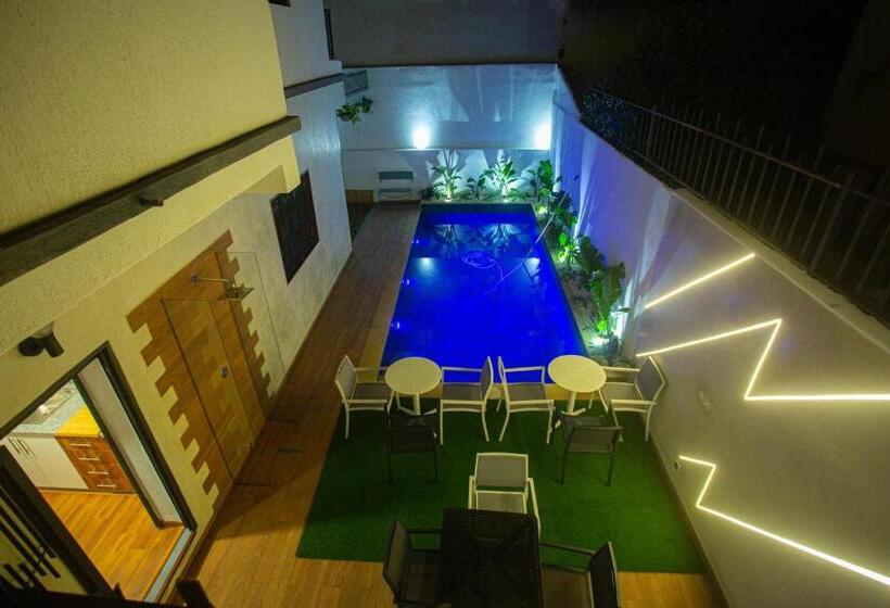 דירת חדר, Abm House