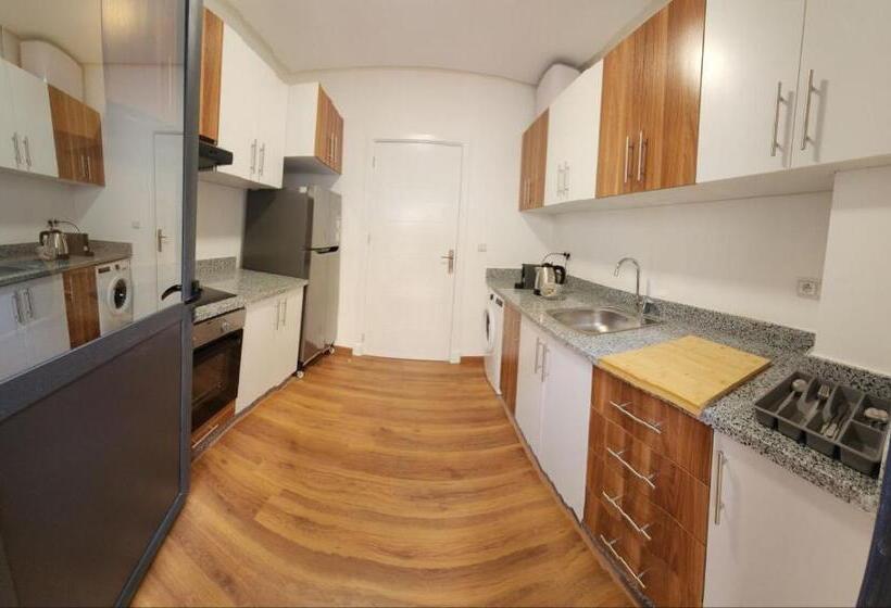 דירת חדר, Abm House