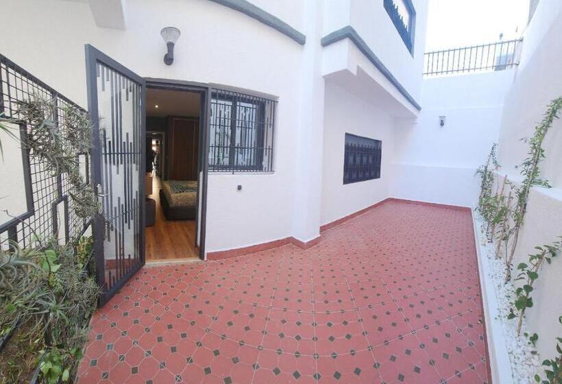 דירת שני חדרים, Abm House