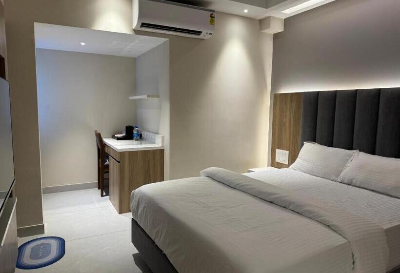 Quarto Estandar, Devdeep Porvorim