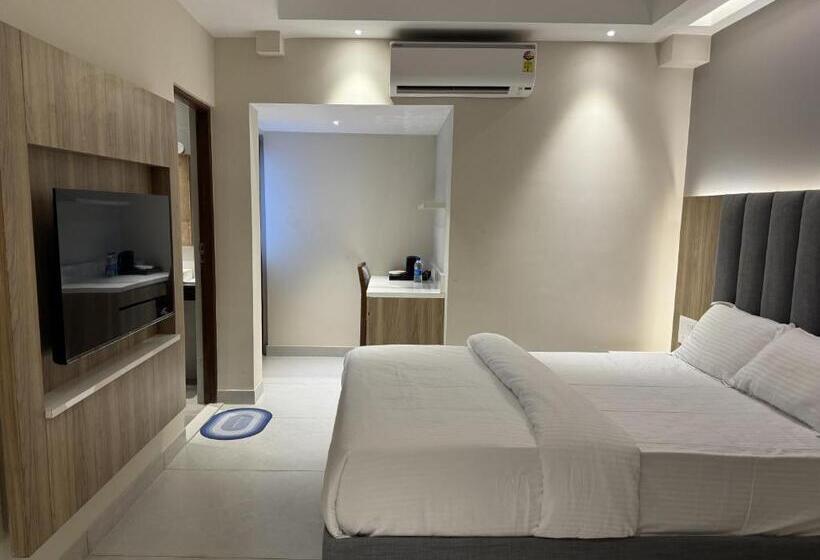 Quarto Estandar, Devdeep Porvorim