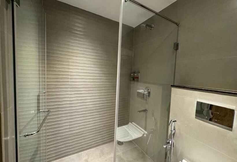 Quarto Estandar, Devdeep Porvorim