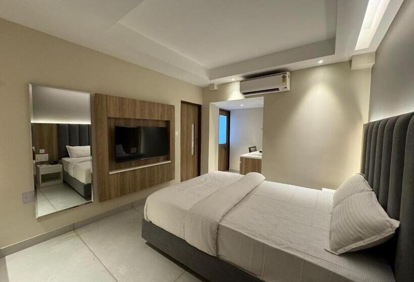 Quarto Estandar, Devdeep Porvorim