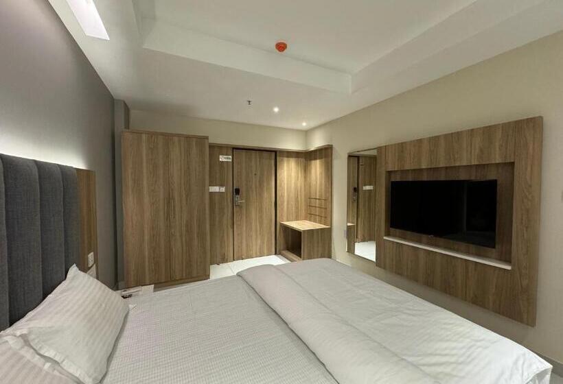 Quarto Estandar, Devdeep Porvorim