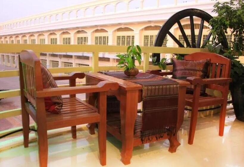 标准三人间, Keanthay Guest House