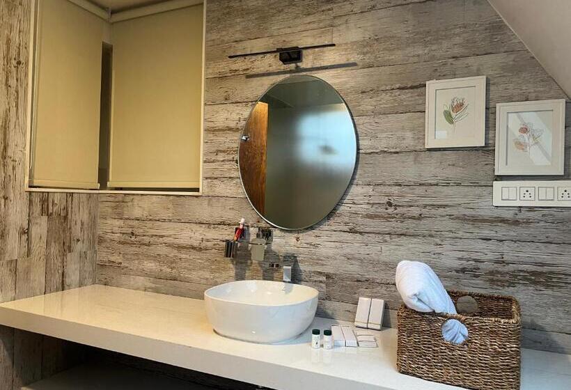 בקתת חדר, Inika