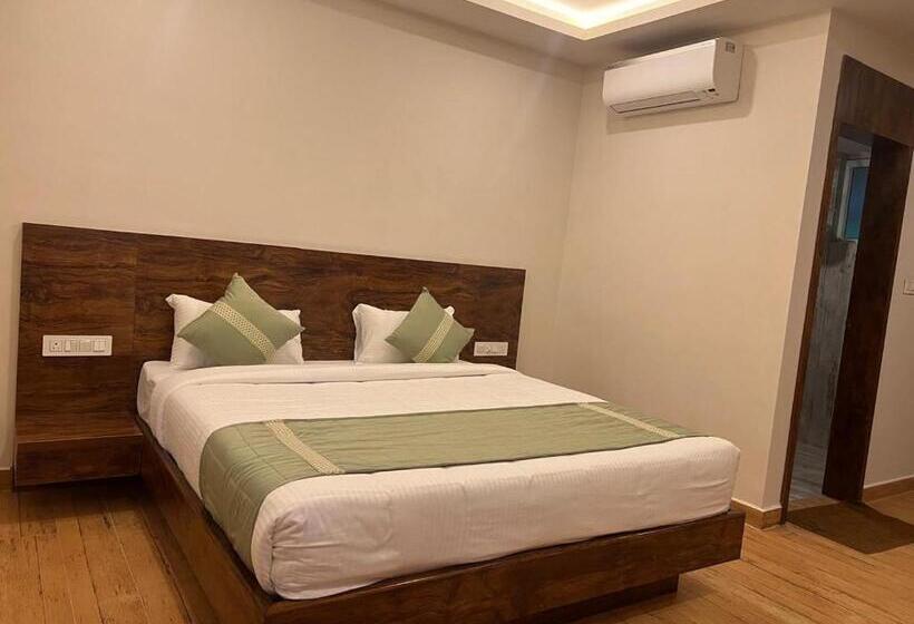 סוויטה עם מרפסת, Inika