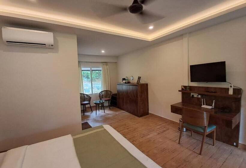 סוויטה עם מרפסת, Inika