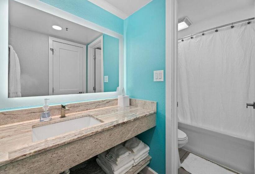 اتاق خانوادگی با چشمانداز دریا, Ocean Front Luxury Grand Cayman Restort, 10 Pools, Hot Tubs, Lazy River, Water Park, 2 Onsite Restau