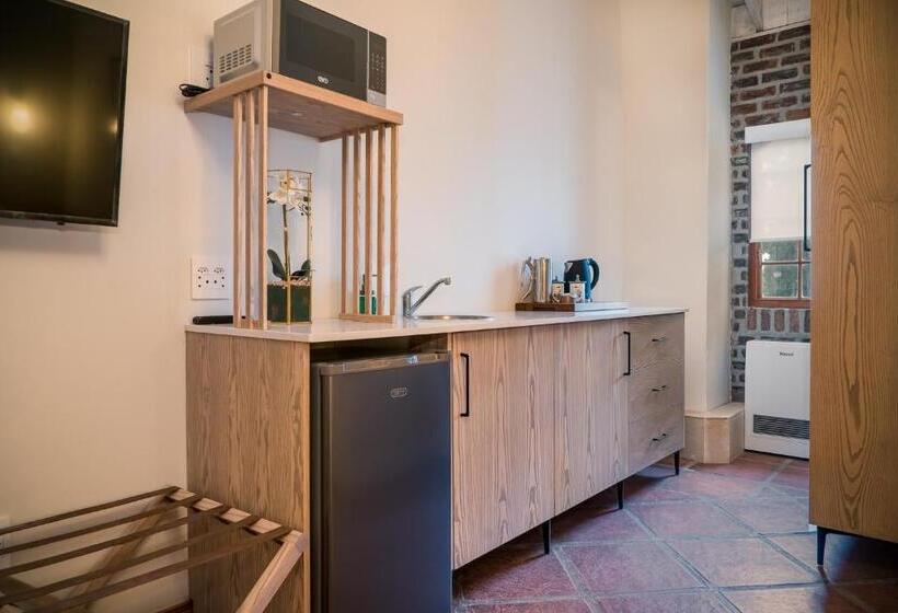 デラックススタジオ, The Lofts @ Maple Square