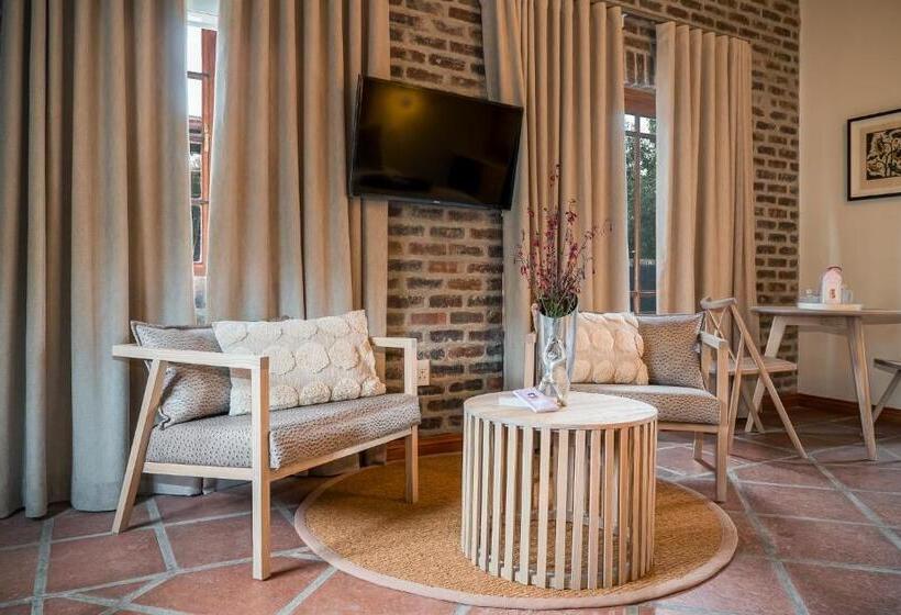 デラックススタジオ, The Lofts @ Maple Square