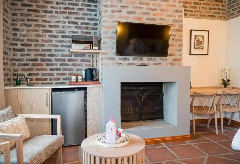 デラックススタジオ, The Lofts @ Maple Square