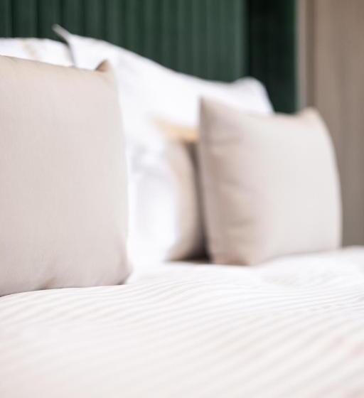 غرفة قياسية سرير كينج, R.