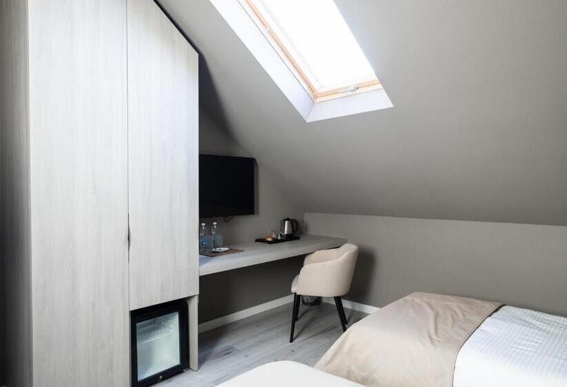 غرفة قياسية, R.