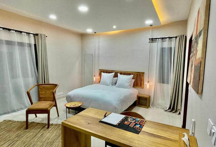 اتاق لوکس, Le Kentia