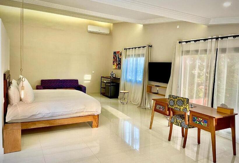 سوییت با چشمانداز باغ, Le Kentia