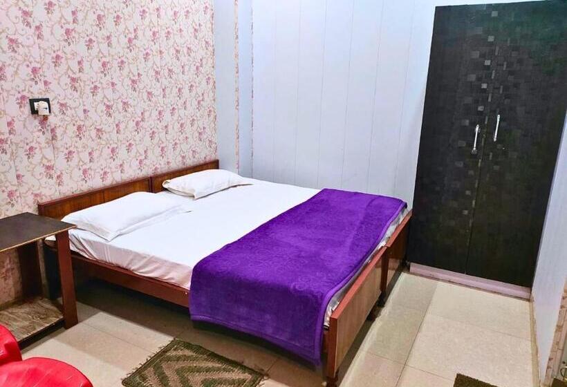 غرفة قياسية, White Stone, Gonda