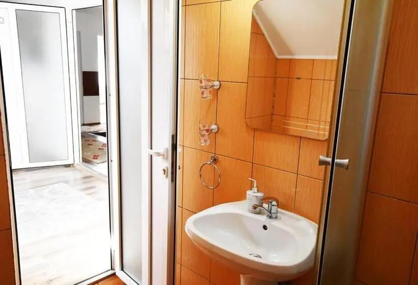 اتاق استاندارد سه نفره, Casa ștefănuț