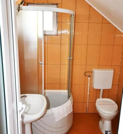 اتاق استاندارد سه نفره, Casa ștefănuț