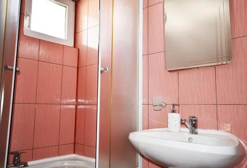 اتاق استاندارد سه نفره, Casa ștefănuț