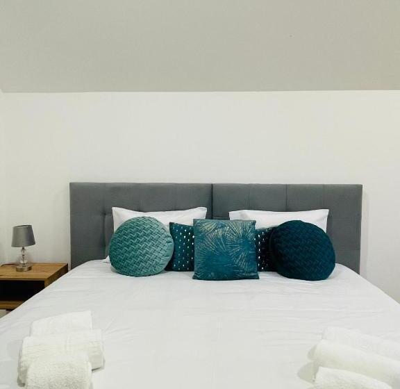 غرفة قياسية مزوَّدة بشُرفة, Cozy House