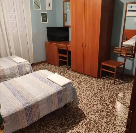 Standard-huone Jaettu Kylpyhuone, Hostal D Annunzio House
