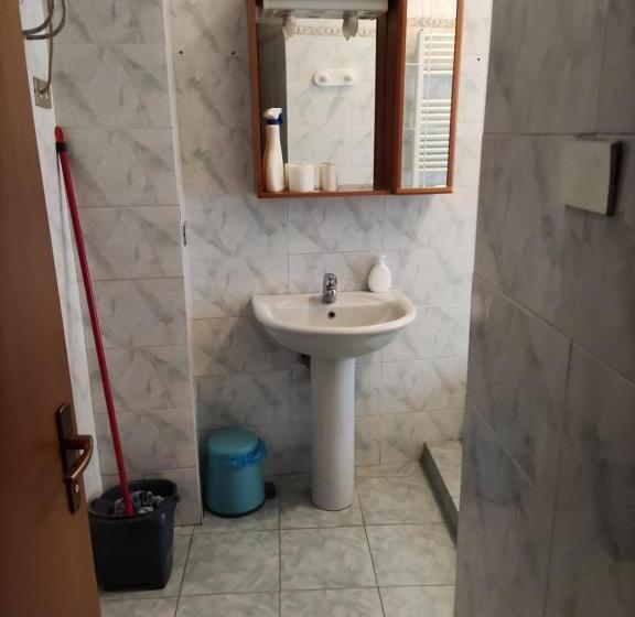 스탠다드 룸 공동 욕실, Hostal D Annunzio House