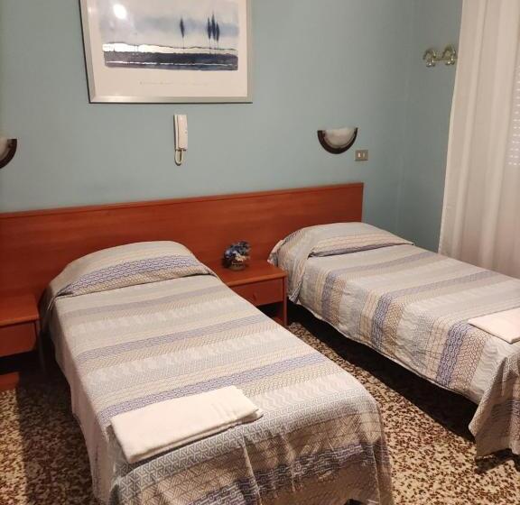 带共用浴室的标准房间, Hostal D Annunzio House