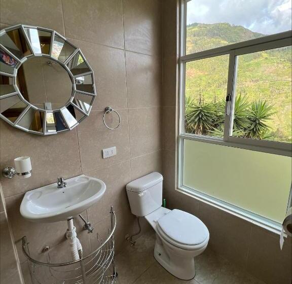 Standardrum Bergsutsikt, Habitación Privada Con Terraza Panorámica, Cocina, Parqueadero