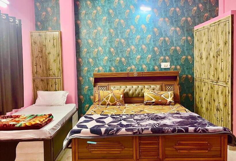 디럭스 룸, Trilok Residency Dashashwamedh Varanasi