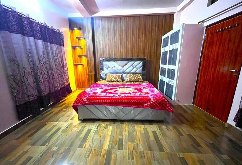 디럭스 룸, Trilok Residency Dashashwamedh Varanasi