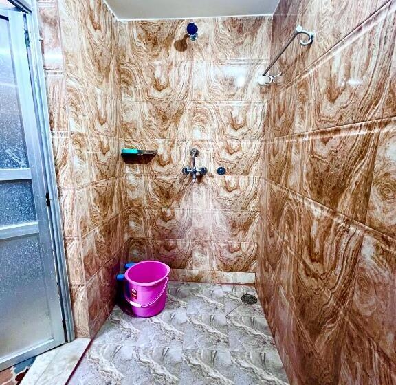 수피리어 트리플 룸, Trilok Residency Dashashwamedh Varanasi