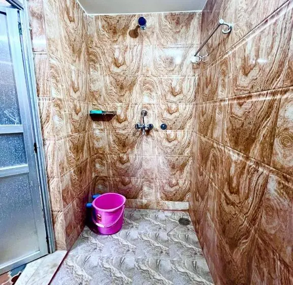 Superior Kolmen Hengen Huone, Trilok Residency   Dashashwamedh Varanasi