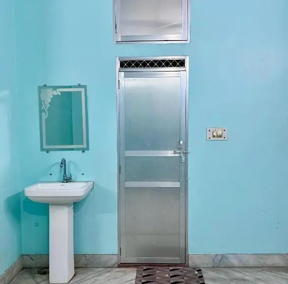 Superior Kolmen Hengen Huone, Trilok Residency   Dashashwamedh Varanasi