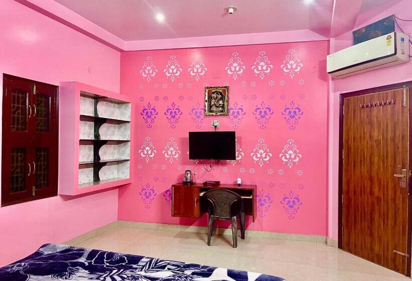 수피리어 트리플 룸, Trilok Residency Dashashwamedh Varanasi