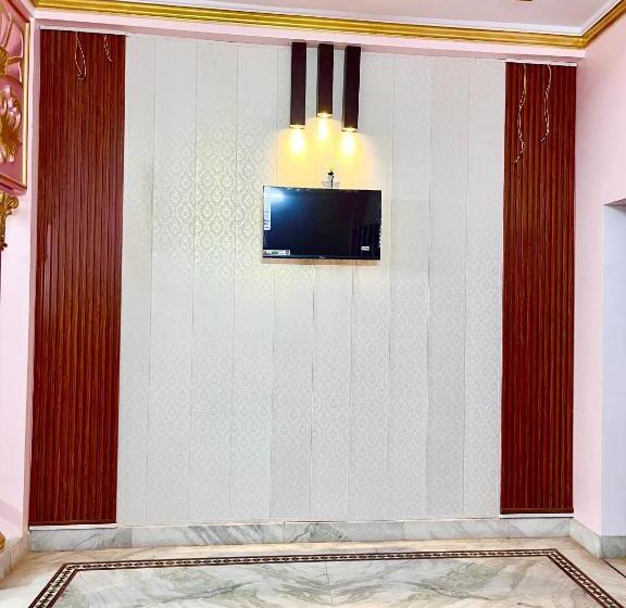 Четырехместный Номер Deluxe, Trilok Residency   Dashashwamedh Varanasi