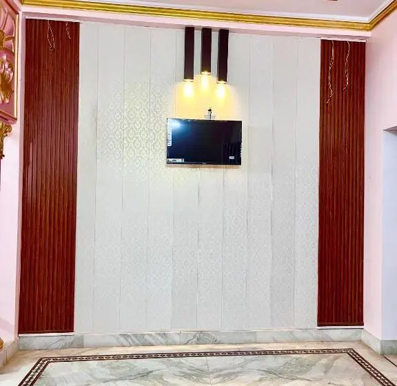Deluxe Neljän Hengen Huone, Trilok Residency   Dashashwamedh Varanasi