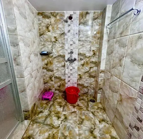Deluxe Neljän Hengen Huone, Trilok Residency   Dashashwamedh Varanasi