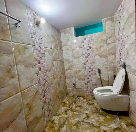 Deluxe Neljän Hengen Huone, Trilok Residency   Dashashwamedh Varanasi