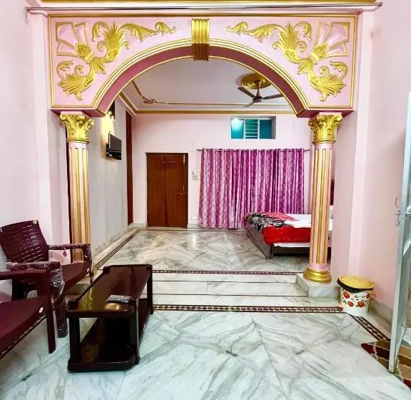 Deluxe Neljän Hengen Huone, Trilok Residency   Dashashwamedh Varanasi