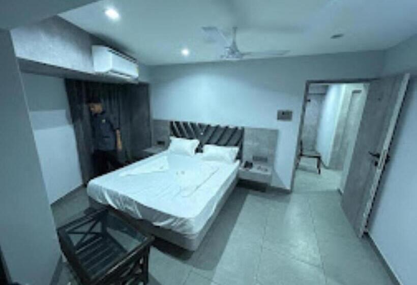 디럭스 룸, Aahan , Vashi