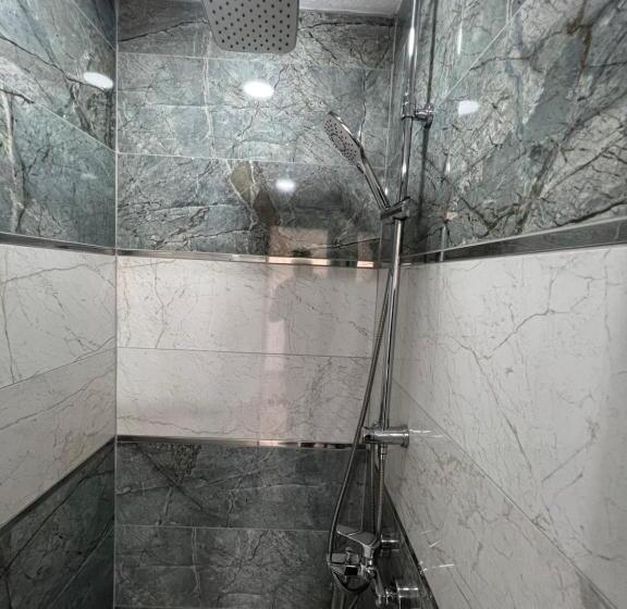 Economy-huone, Feycem Suites&