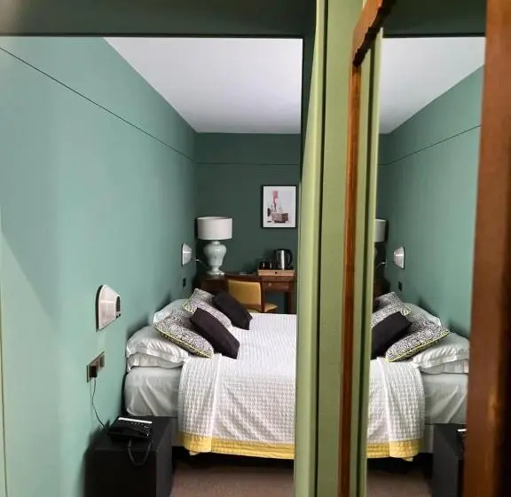 身障者適用キングサイズベッドルーム, Le Téméraire Hôtel