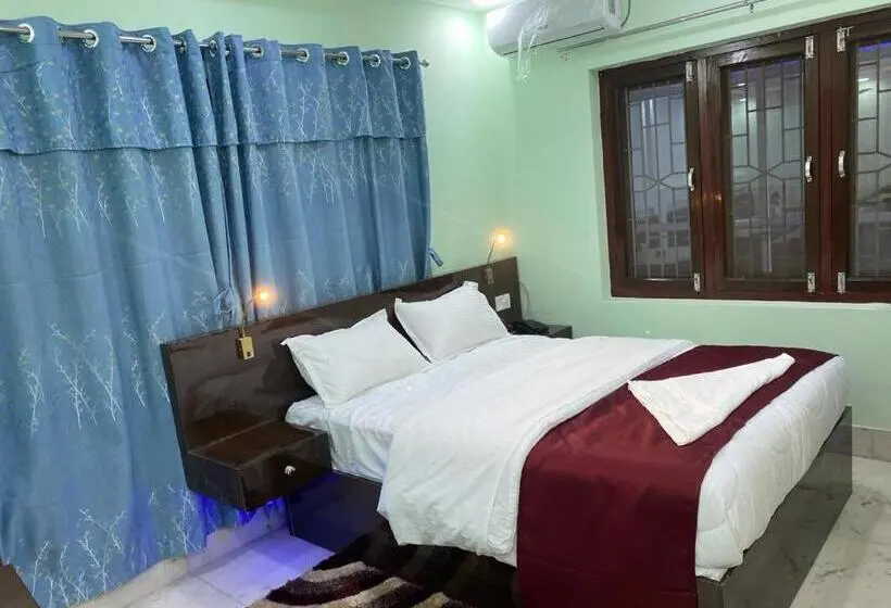 اتاق لوکس با تخت بزرگ, Royalwood City Inn