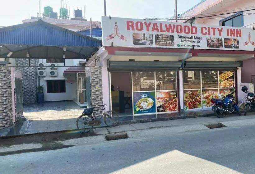 اتاق لوکس با تخت بزرگ, Royalwood City Inn