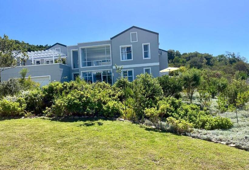 ガーデンビュースタンダードルーム, The Lily Suite