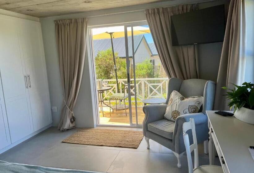 اتاق استاندارد با چشم‌انداز باغ, The Lily Suite