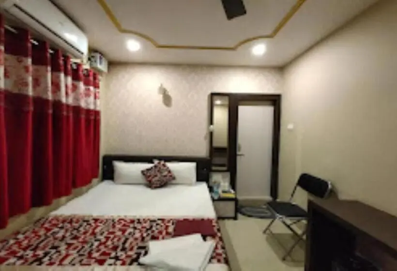 Standard Yhden Hengen Huone, Holiday Inn , Kanakpur