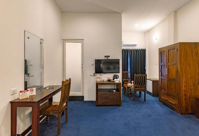 غرفة ديلوكس, Narendra Central